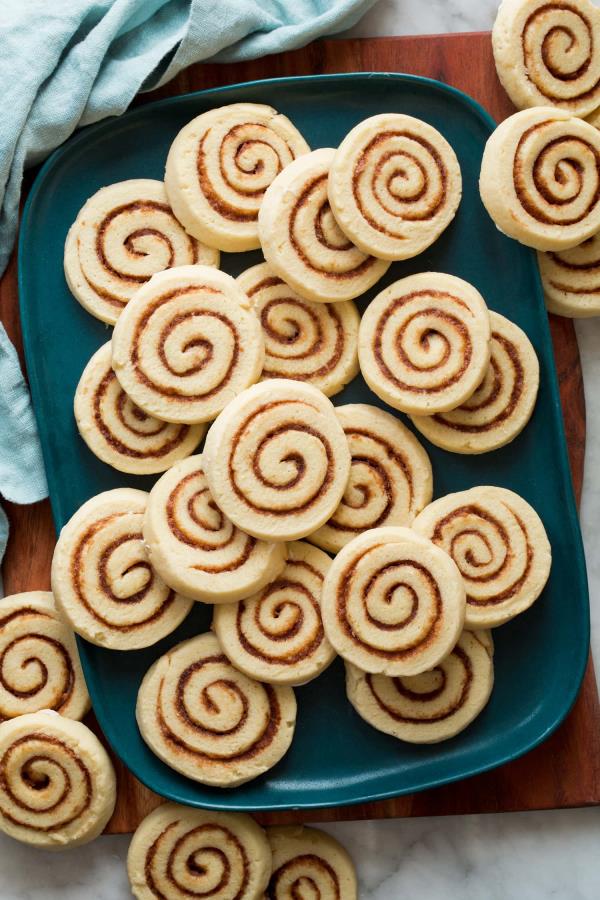 Sliced soft cream cheese cinnamon roll coo<em></em>kies showing pretty cinnamon sugar swirl.