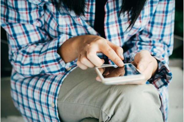 More than 4 hours of daily smartphone use associated with health risks for adolescents