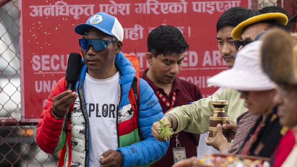 Record-holding Sherpa guide co<em></em>ncerned a<em></em>bout rubbish on Everest’s higher camps