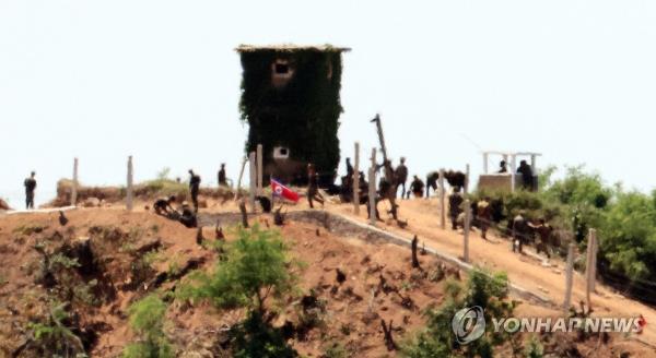 North Korean soldiers build a stro<em></em>ngpoint in the Demilitarized Zone, in this file photo taken from a South Korean observation tower in Paju, 37 kilometers northwest of Seoul, on June 4, 2024. (Yonhap)