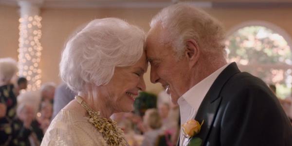 Helen (Ellen Burstyn) and Dan (James Caan) on their wedding day in Queen Bees