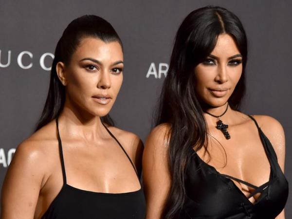 Kourtney Kardashian and Kim Kardashian seemingly have an o<em></em>ngoing feud.