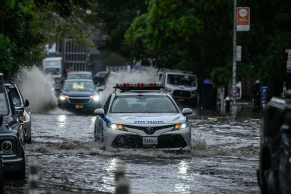 TOPSHOT - Vehicles make their way through floodwater in Brooklyn, New York on September 29, 2023. (Photo by Ed Jo<em></em>nES / AFP) (Photo by ED JONES/AFP via Getty Images)